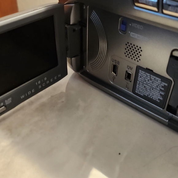 MiniDV Video Camera -GR-D770 Introduction - Picture 3 of 8